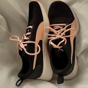 Puma size 3.5 ladies tennis shoes